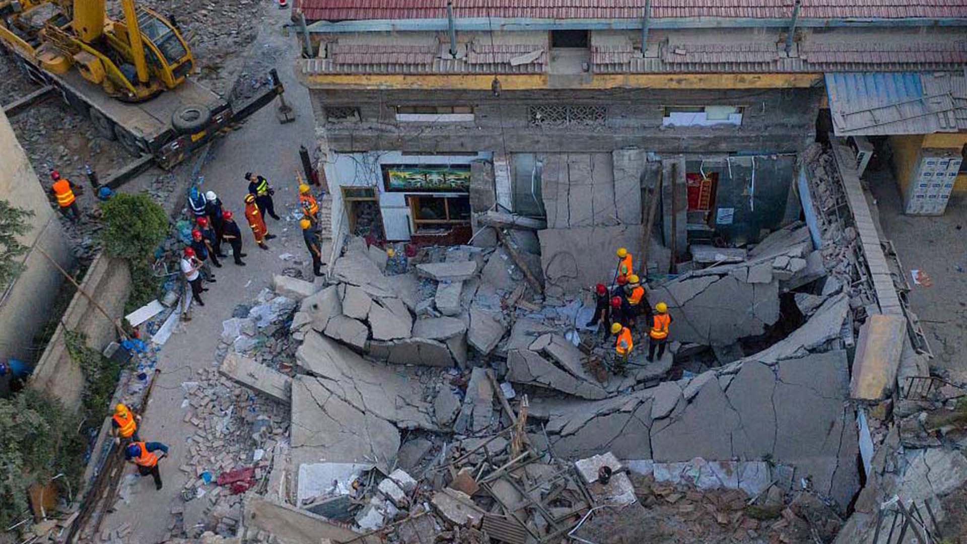 At least 29 dead, 7 seriously injured as restaurant collapses in N China
