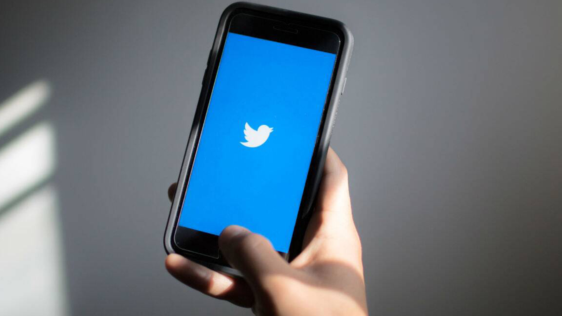 Technical Problem shuts Twitter service for 2 hrs worldwide - restored later