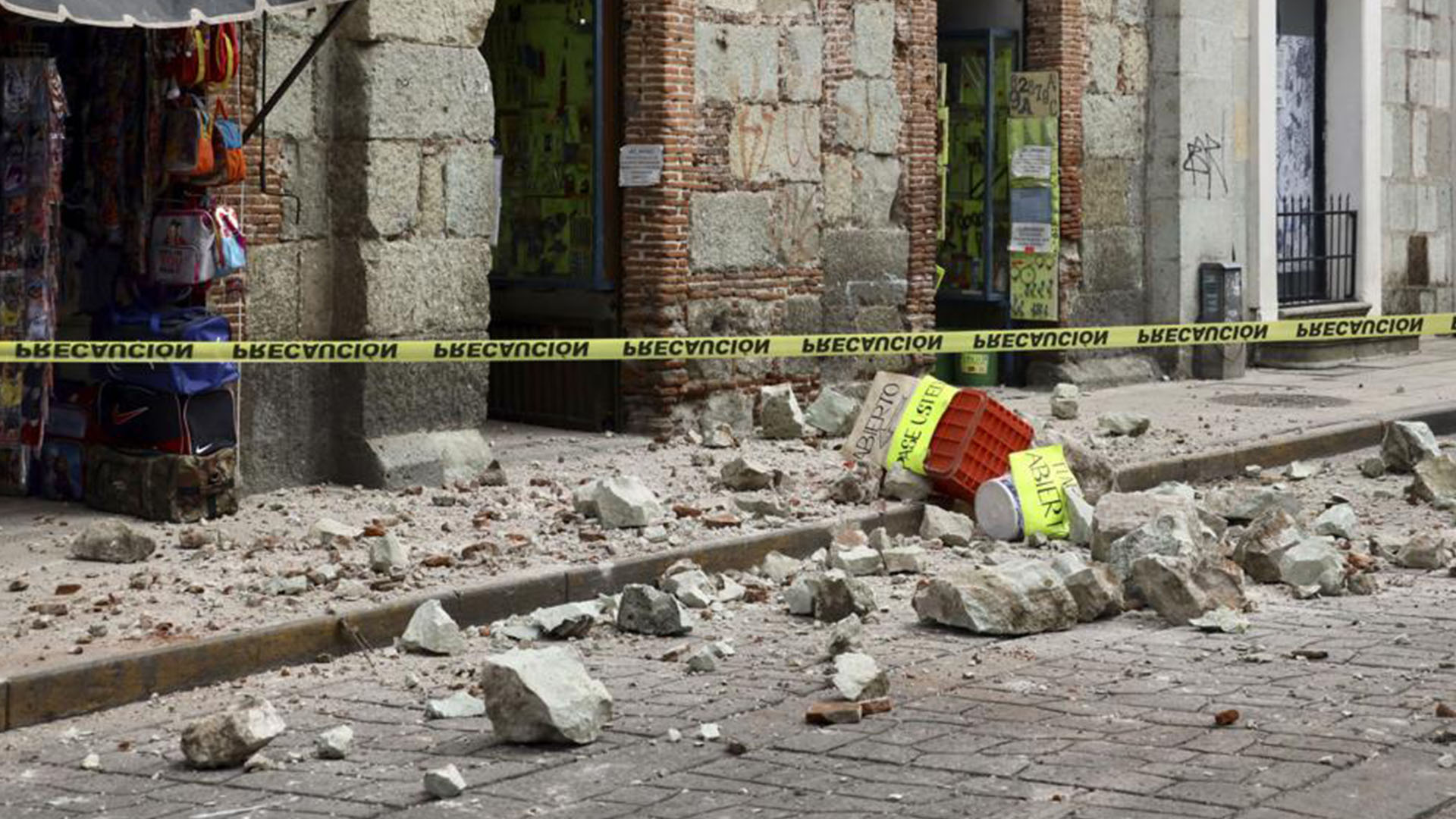 Magnitude 7.4 earthquake shakes Mexico