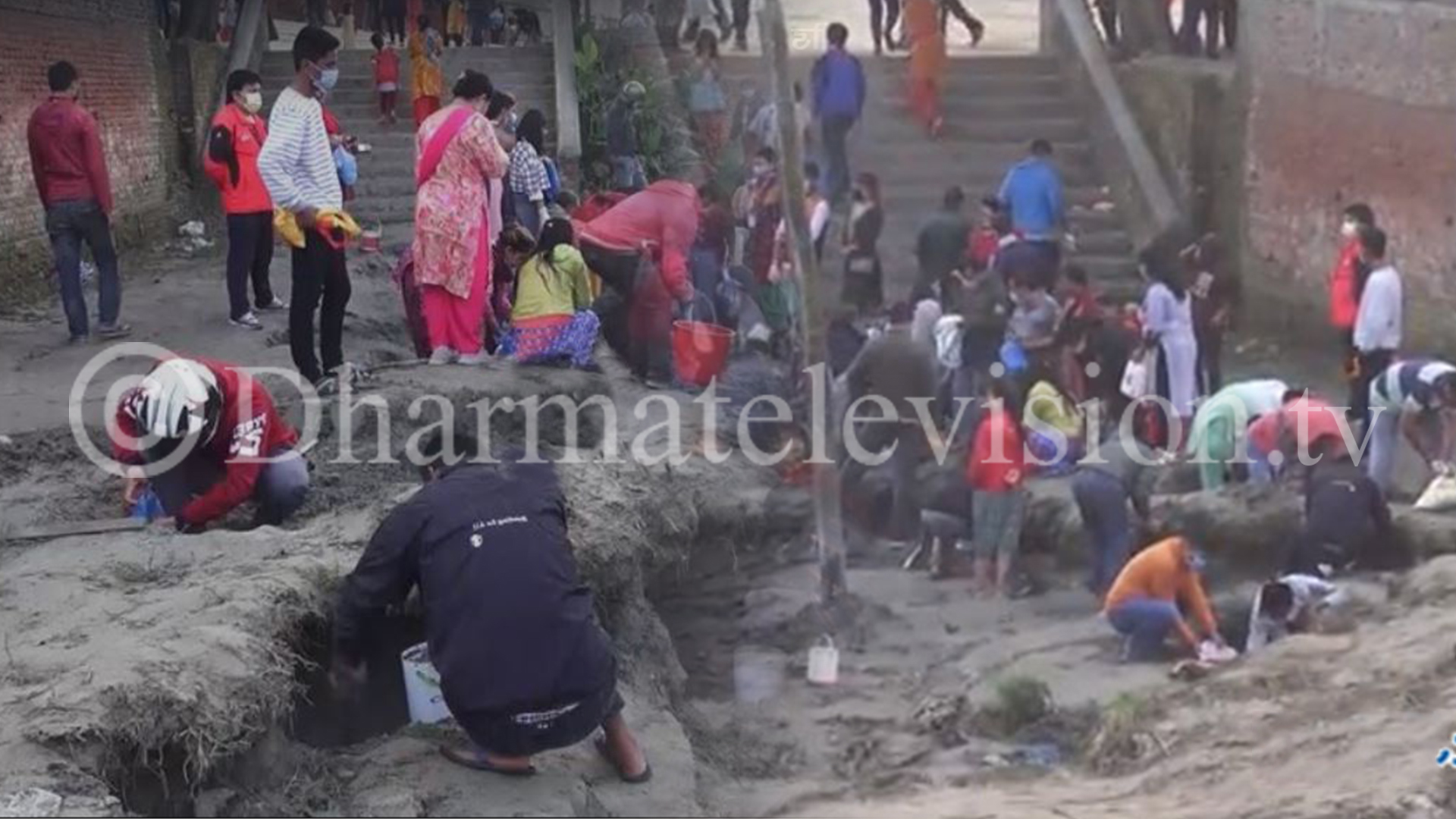 Crowd at Chyamasingh in Bhaktapur to get the soil needed to grow Jamara
