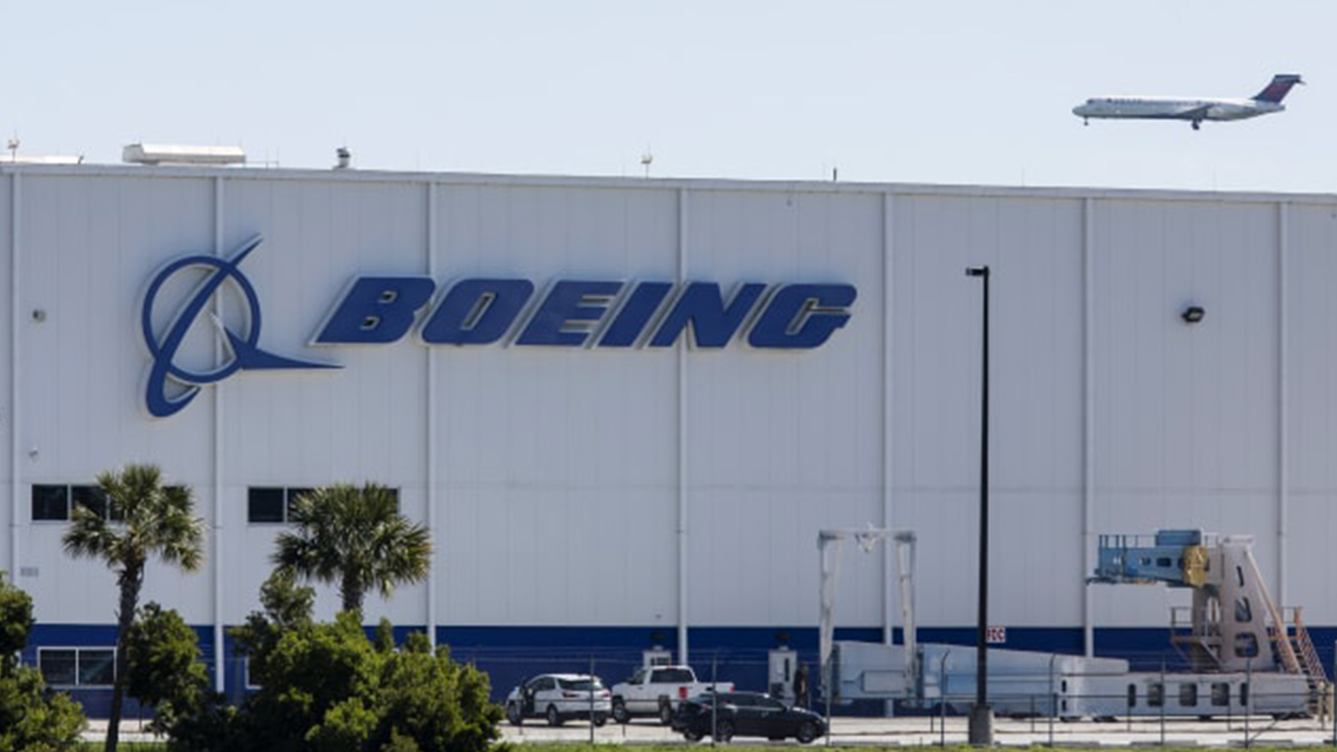 Boeing offers second voluntary layoff package to employees