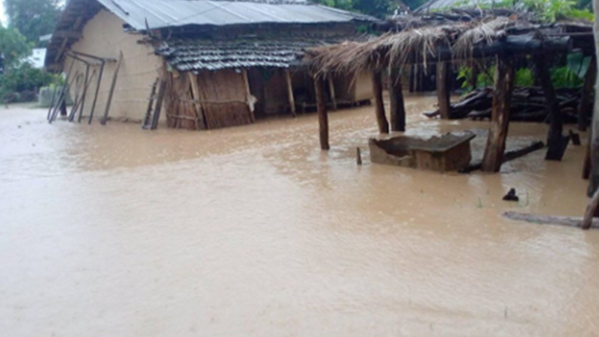Flood Victims in Kailali Staying Hungry along Postal Highway