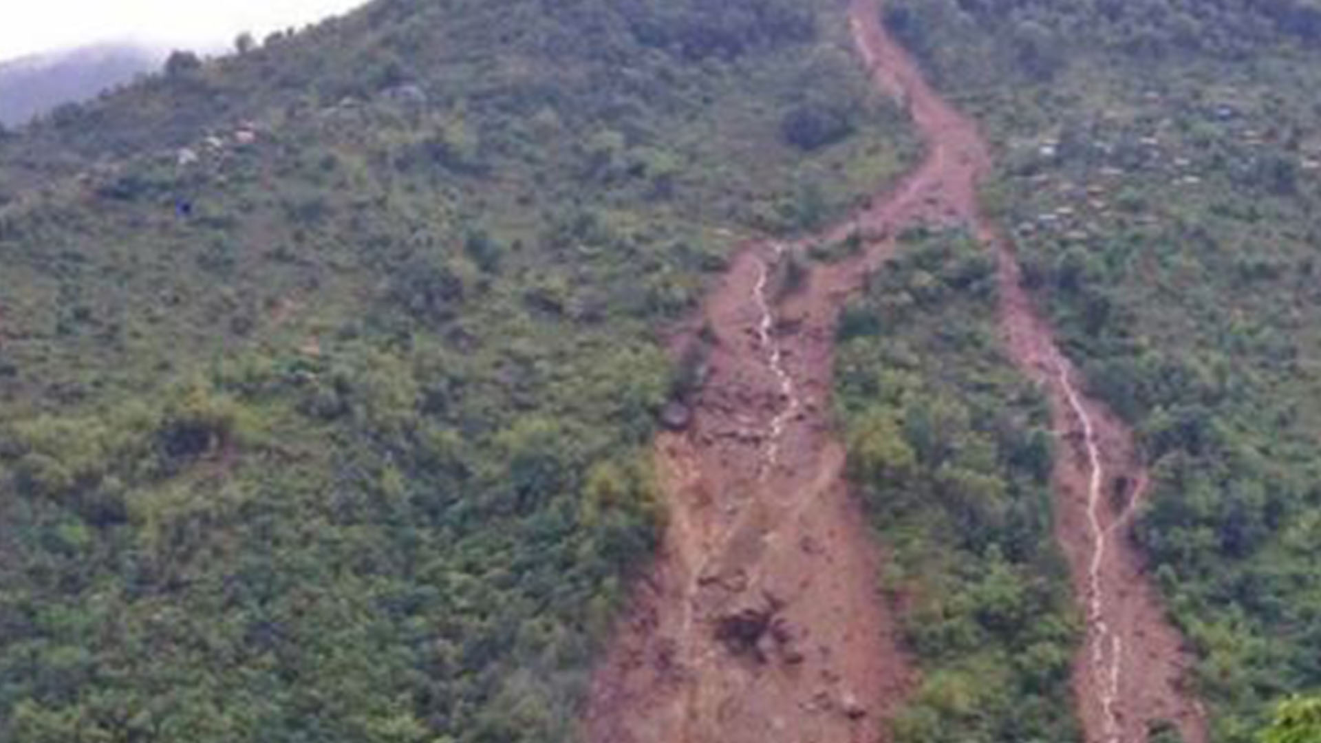 Dozens of  household shifted towards safety in Sankhuwasaba due to Landslides Fear