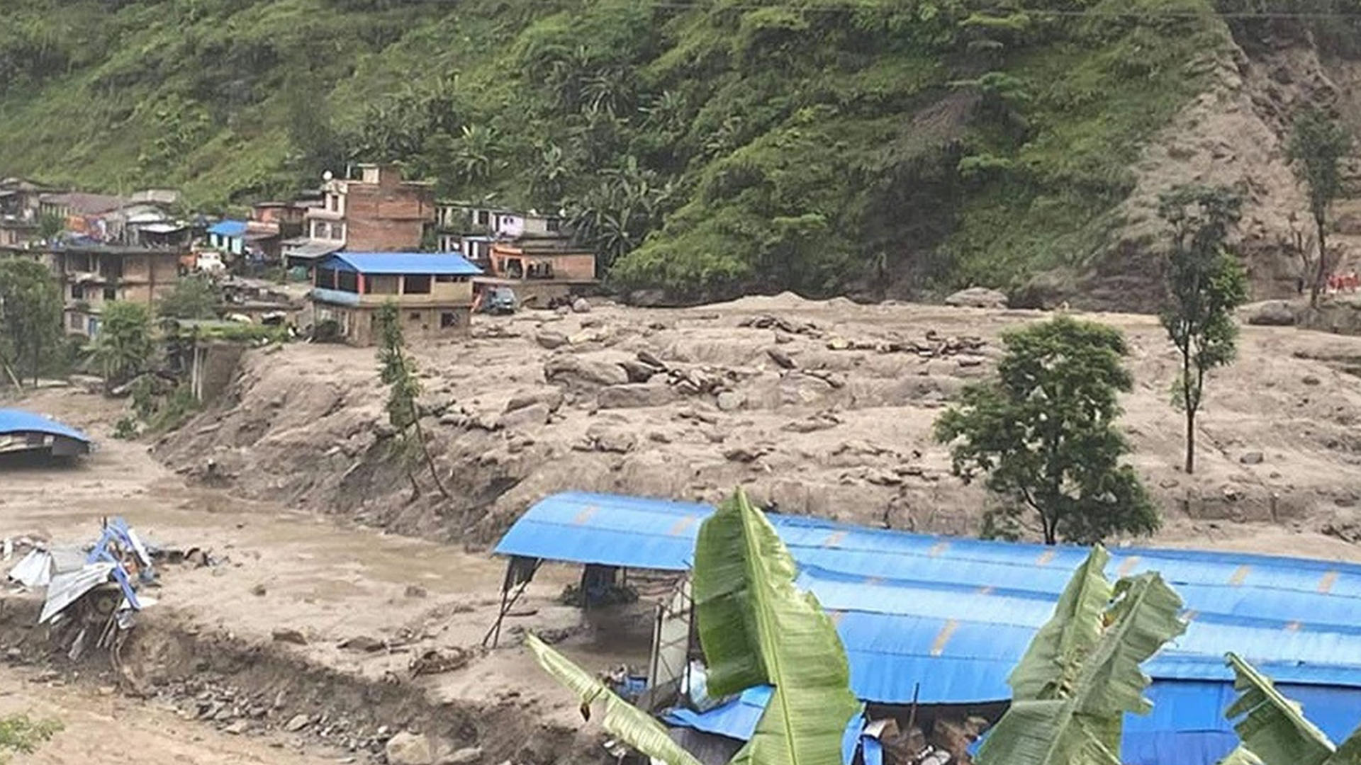 Two Killed in Landslide due to Heavy Rain, 18 Disappear in Bahrabise
