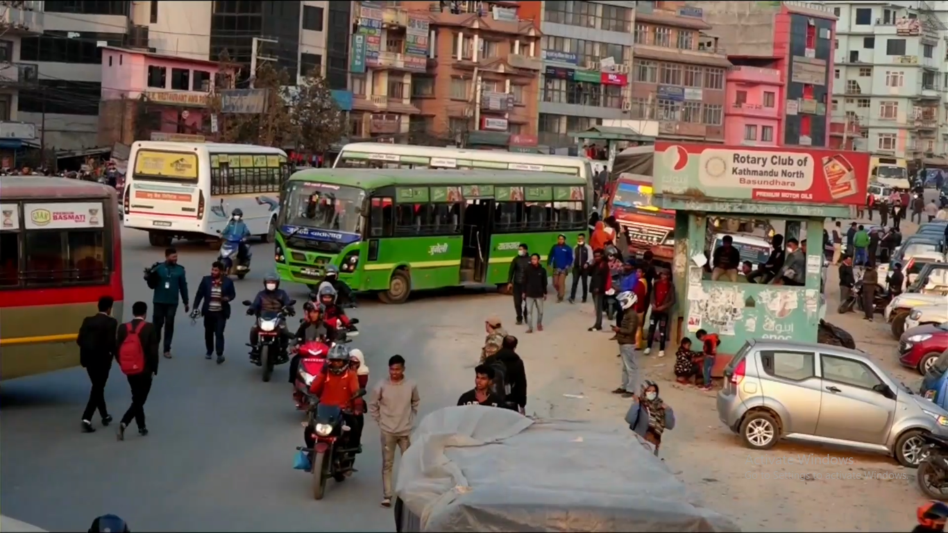 यातायात मजदुरहरु द्वारा काठमाडौंको बसुन्धारा–बालाजु क्षेत्रमा सडक अवरुद्ध गरेर विरोघ प्रदर्शन