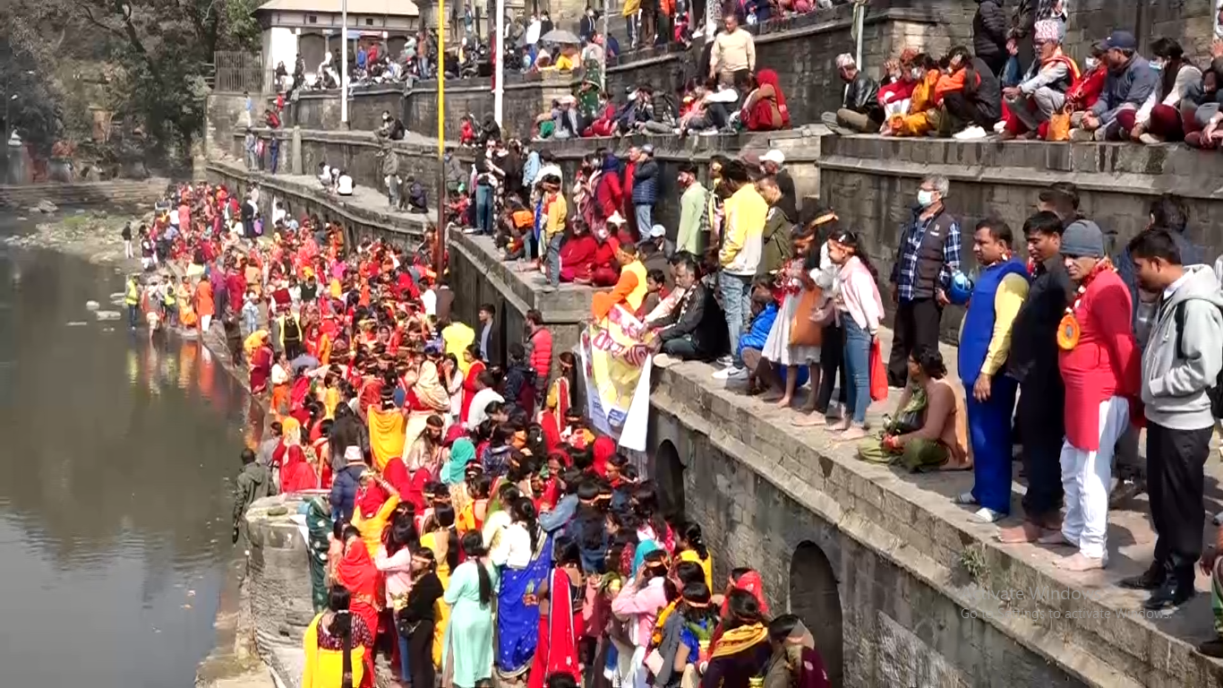 महाशिवरात्रिको अघिल्लो दिन काठमाडौंको पशुपतिनाथमा चहलपहल बढ्यो